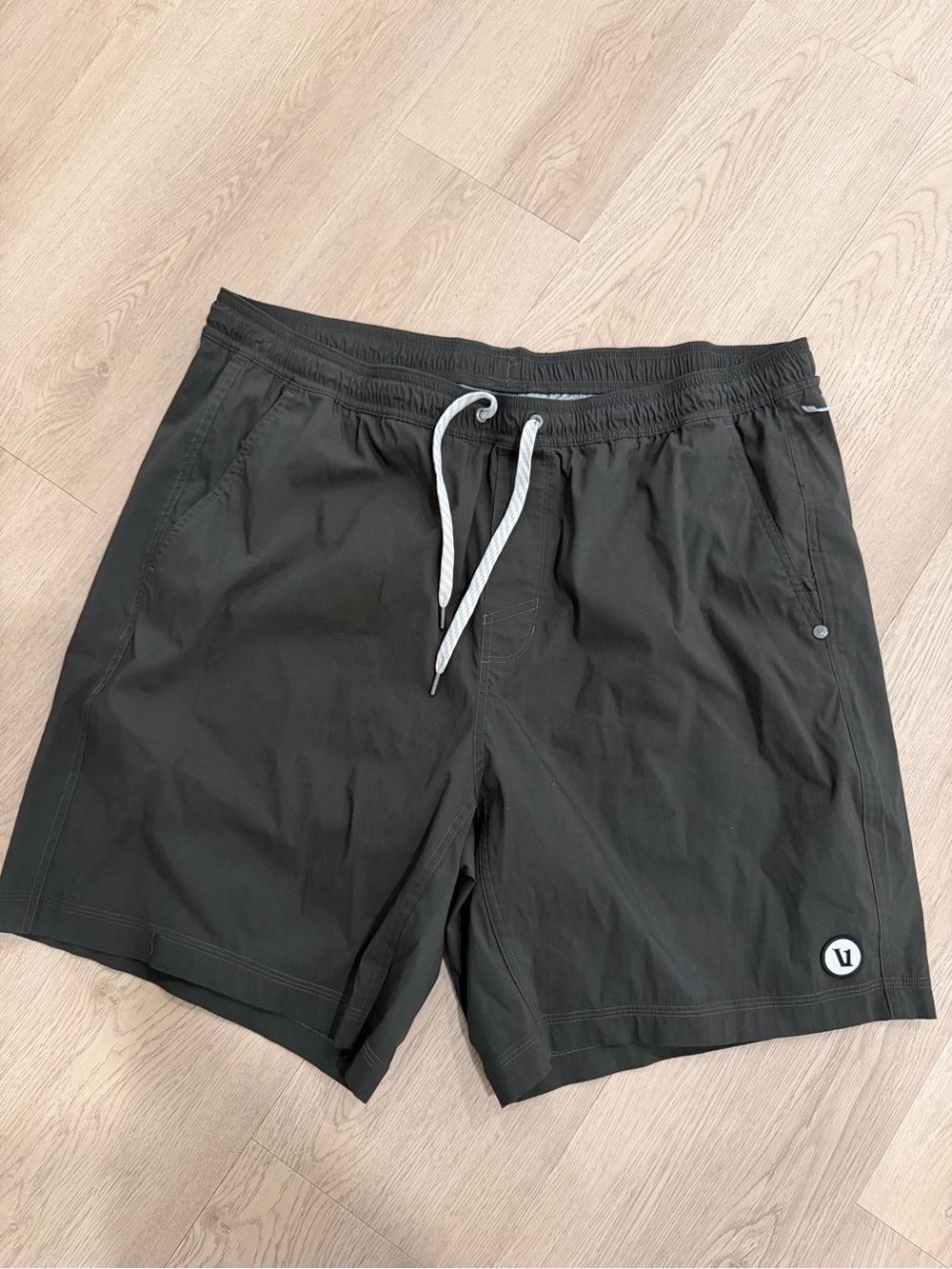 Vuori kore shorts 7” lined charcoal sz xxl brand new